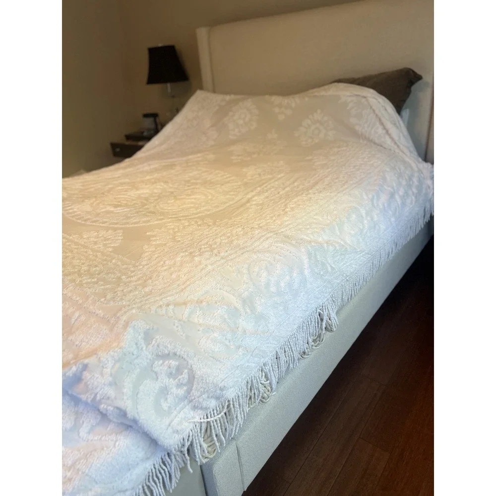 vintage chenille bedspread white 100% cotton with 5' fringe 115 X 93 clean rare